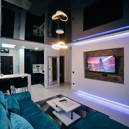 & Me 兹拉蒂博尔