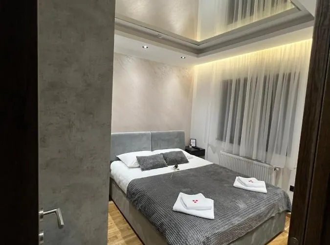 & Me 公寓 兹拉蒂博尔