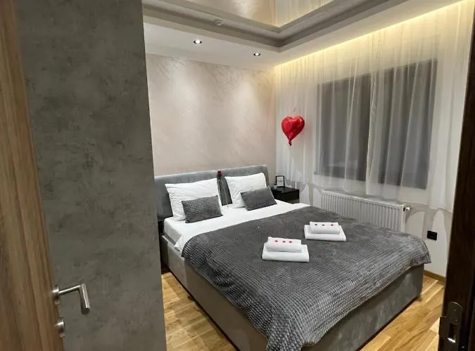 & Me 兹拉蒂博尔